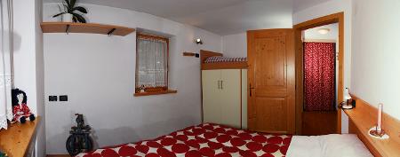 Camera doppia/matrimoniale con letto singolo (possibilità di mettere sponde al letto e una scaletta per un agevole accesso)